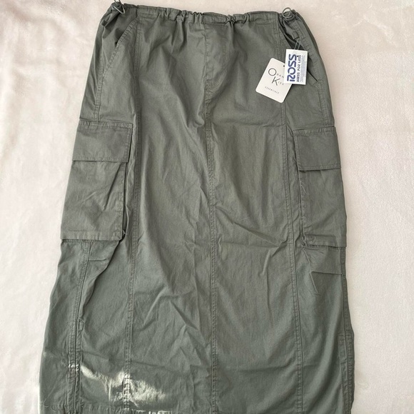 green cargo maxi skirt - Picture 6 of 8